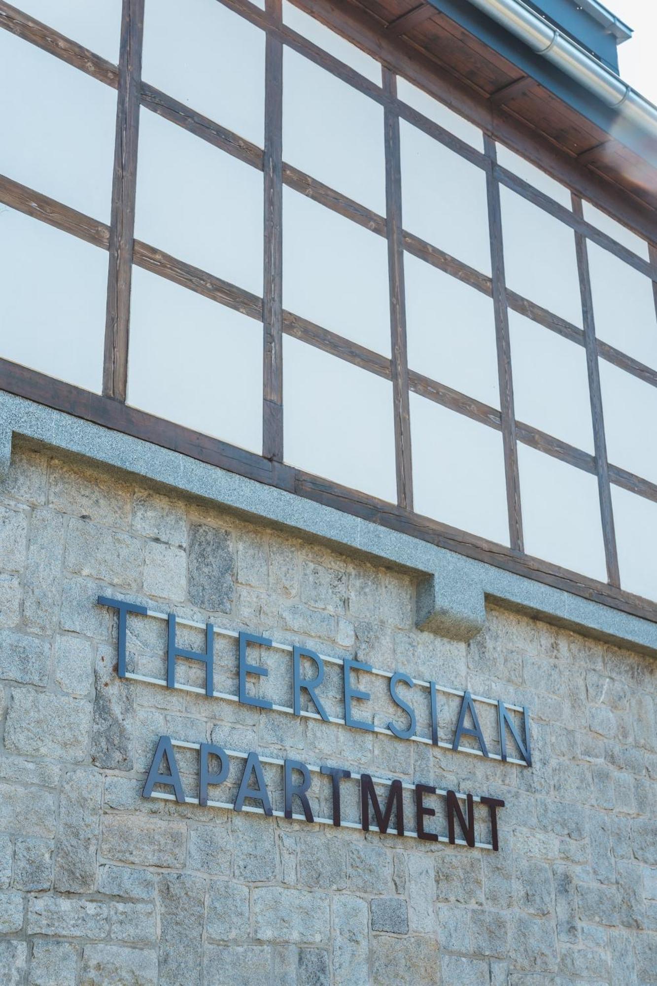 Theresian Apartment ออสตรูชนา ภายนอก รูปภาพ